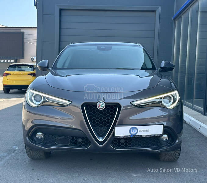 Alfa Romeo Stelvio Q4 210