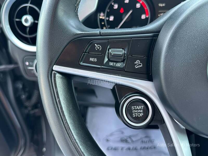 Alfa Romeo Stelvio Q4 210