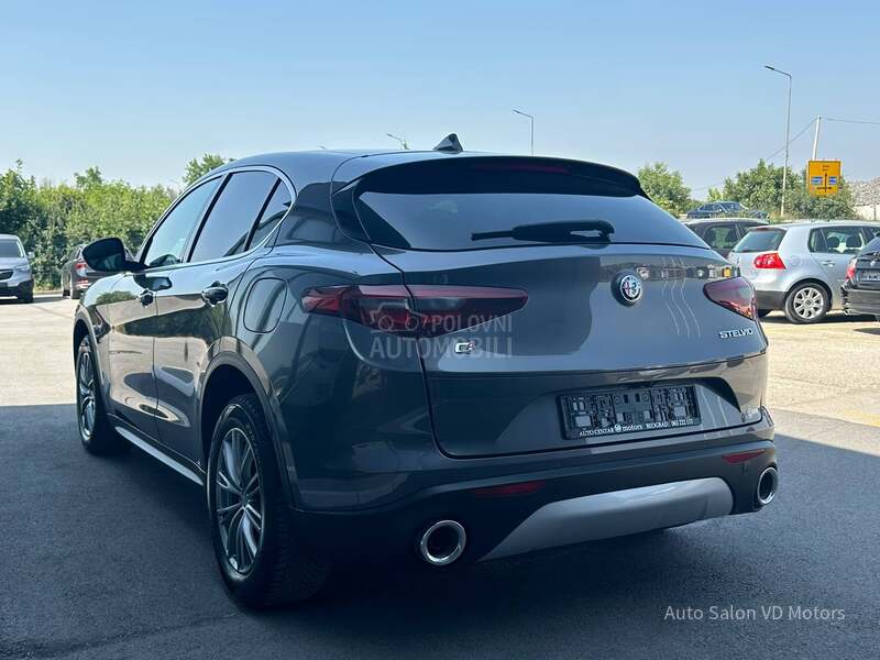 Alfa Romeo Stelvio Q4 210
