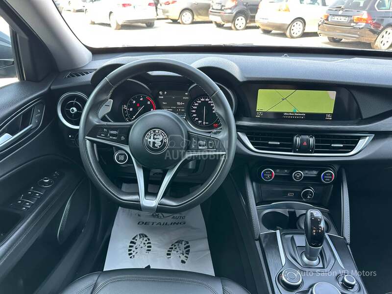 Alfa Romeo Stelvio Q4 210