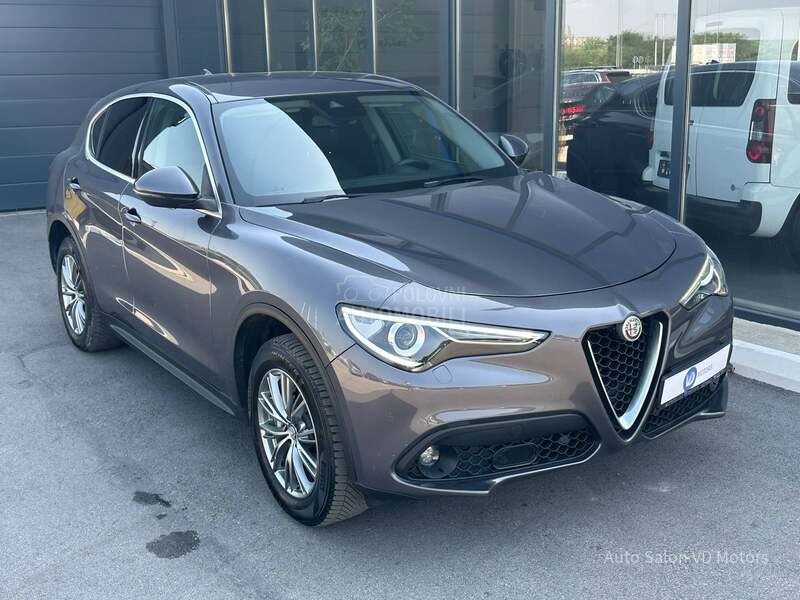 Alfa Romeo Stelvio Q4 210