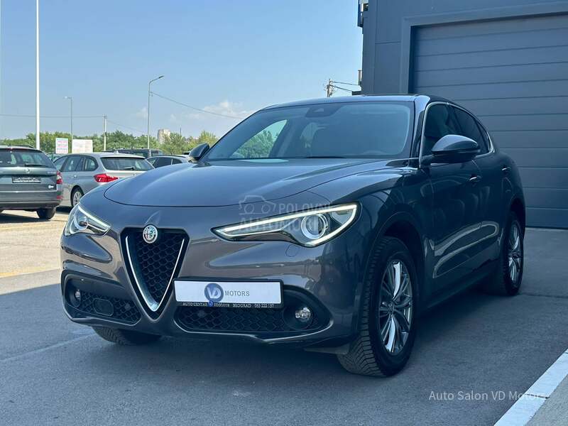 Alfa Romeo Stelvio Q4 210