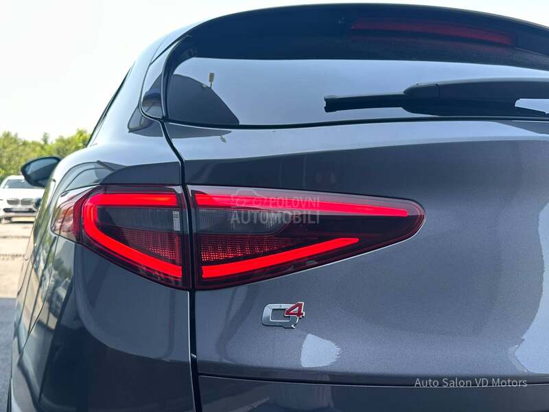 Alfa Romeo Stelvio Q4 210