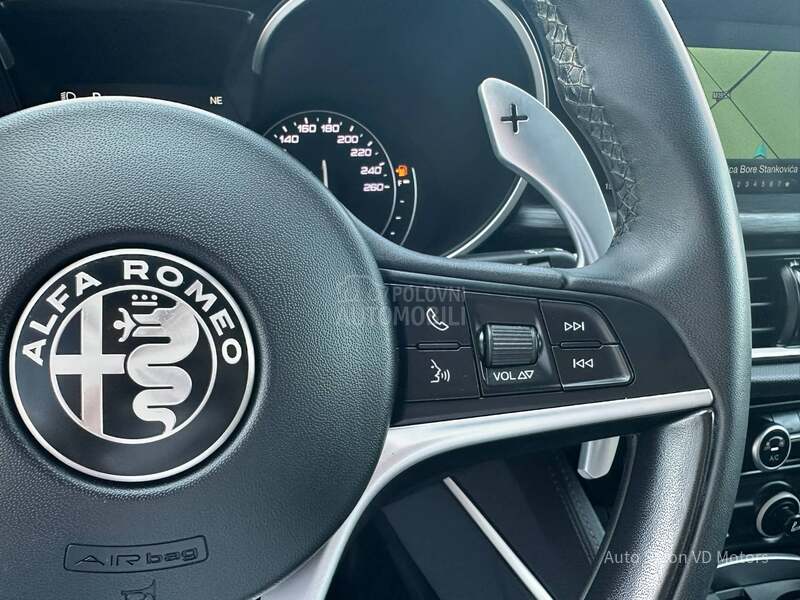 Alfa Romeo Stelvio Q4 210