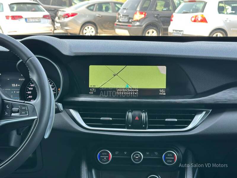 Alfa Romeo Stelvio Q4 210