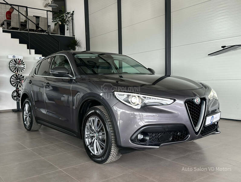Alfa Romeo Stelvio Q4 210
