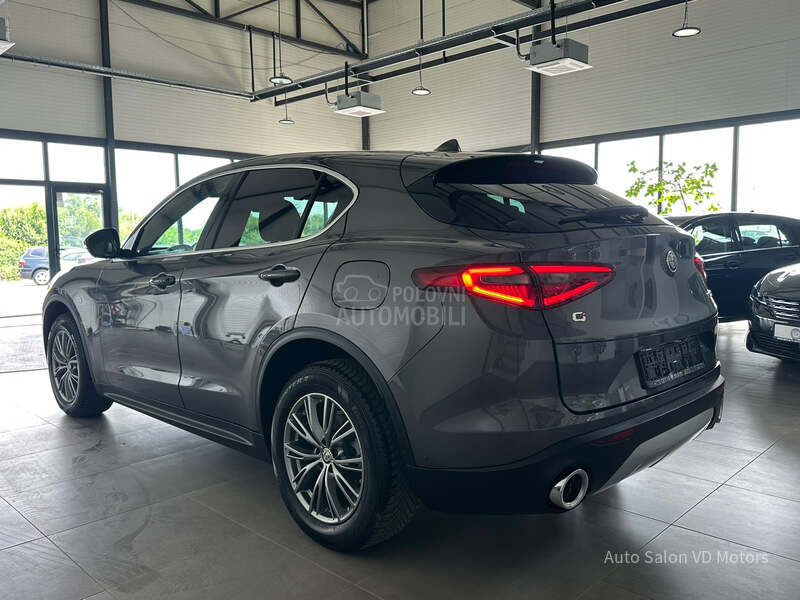 Alfa Romeo Stelvio Q4 210