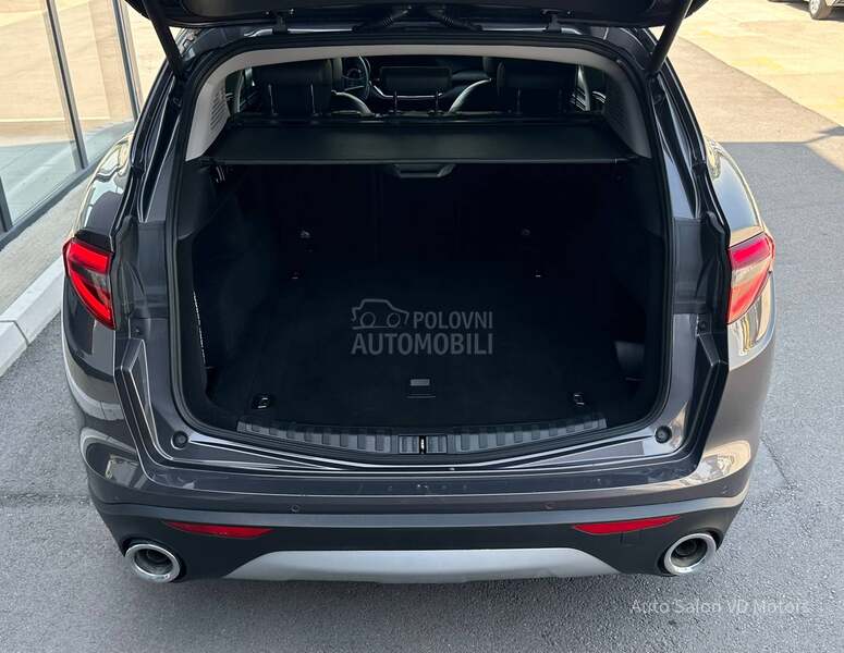 Alfa Romeo Stelvio Q4 210