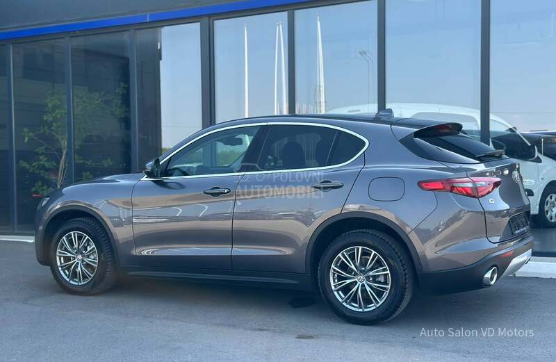 Alfa Romeo Stelvio Q4 210