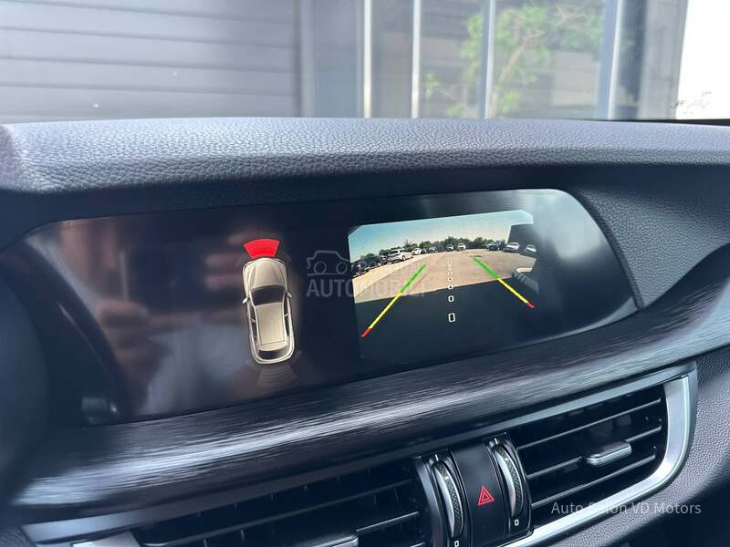 Alfa Romeo Stelvio Q4 210