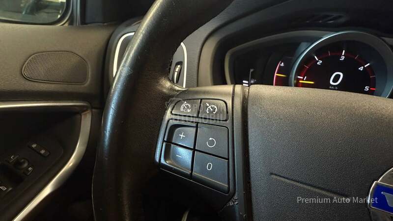 Volvo V40 //2.0 D2//RESTY//NOV