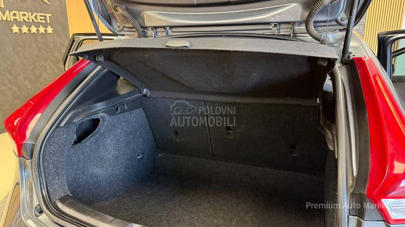 Volvo V40 //2.0 D2//RESTY//NOV