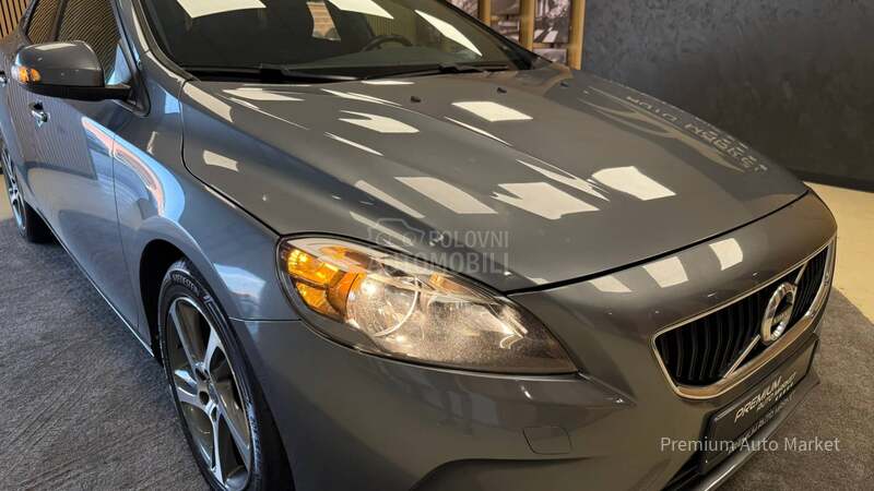 Volvo V40 //2.0 D2//RESTY//NOV