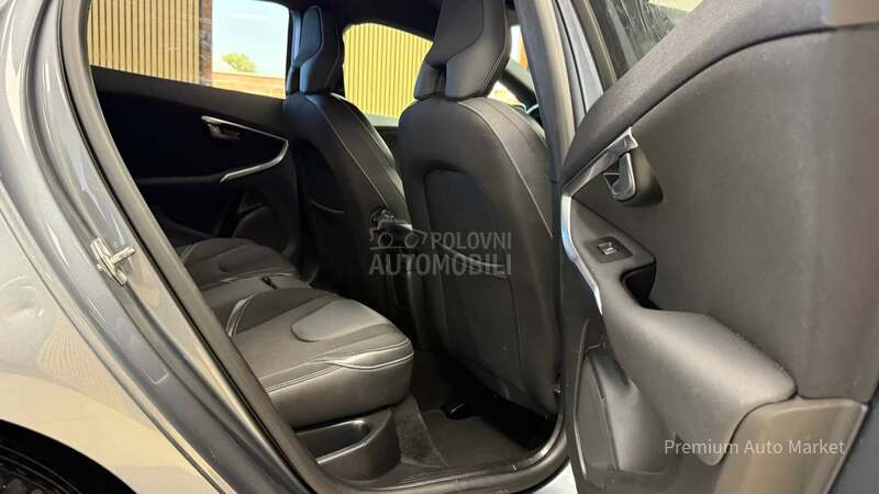 Volvo V40 //2.0 D2//RESTY//NOV