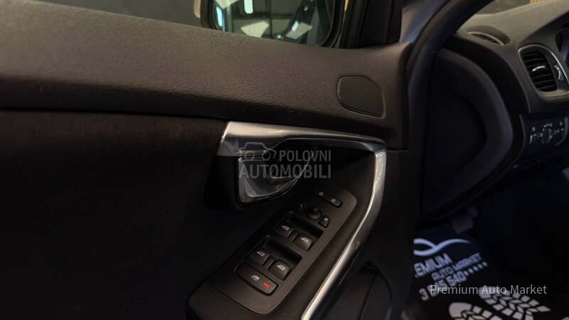 Volvo V40 //2.0 D2//RESTY//NOV
