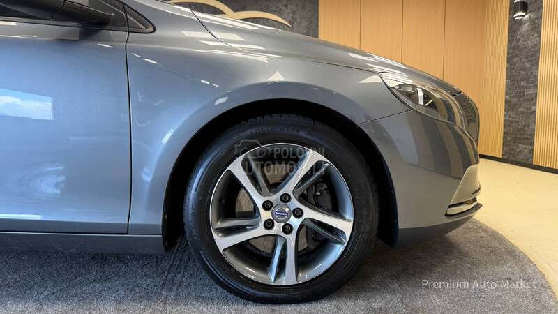 Volvo V40 //2.0 D2//RESTY//NOV