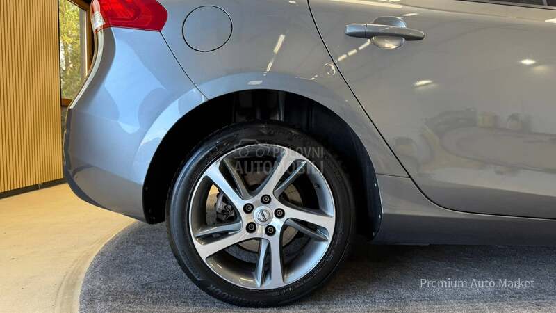 Volvo V40 //2.0 D2//RESTY//NOV