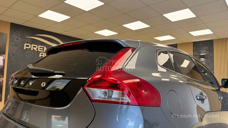 Volvo V40 //2.0 D2//RESTY//NOV