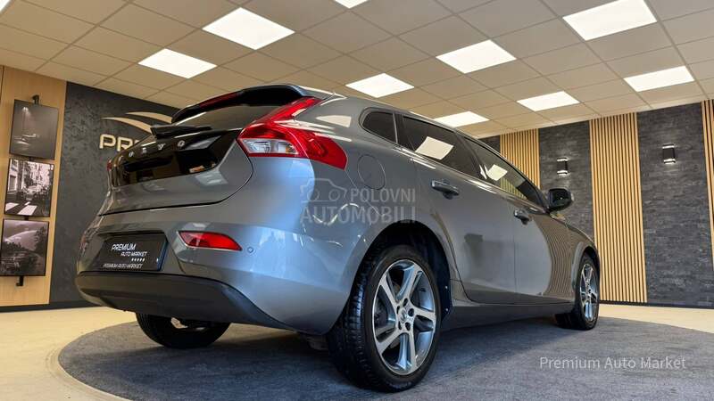 Volvo V40 //2.0 D2//RESTY//NOV
