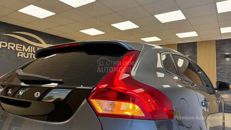 Volvo V40 //2.0 D2//RESTY//NOV