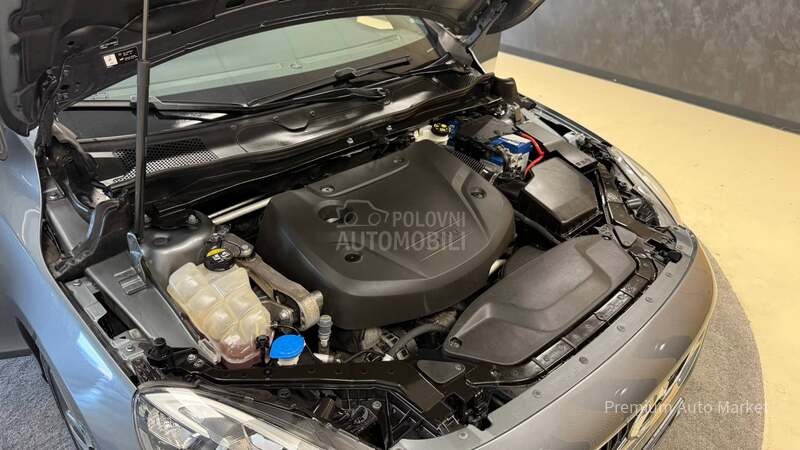 Volvo V40 //2.0 D2//RESTY//NOV