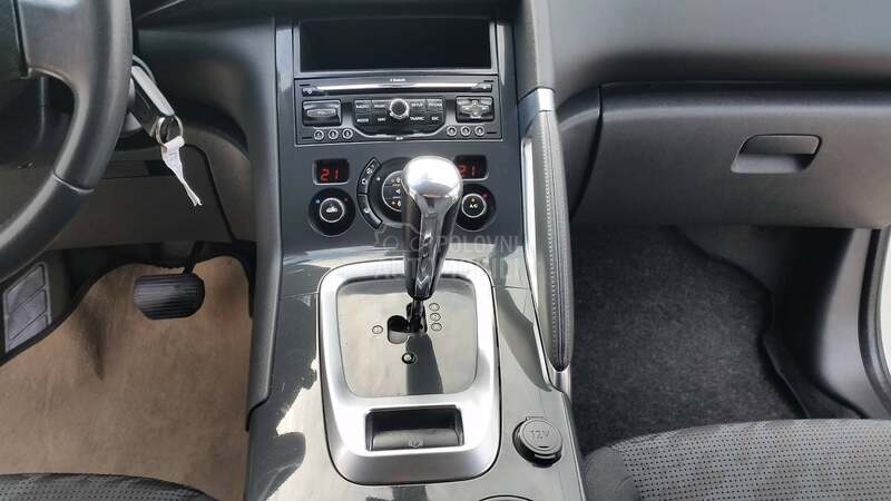 Peugeot 3008 1.6 E-HDI STYLE/AUT