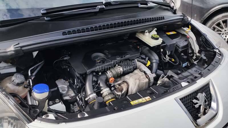 Peugeot 3008 1.6 E-HDI STYLE/AUT