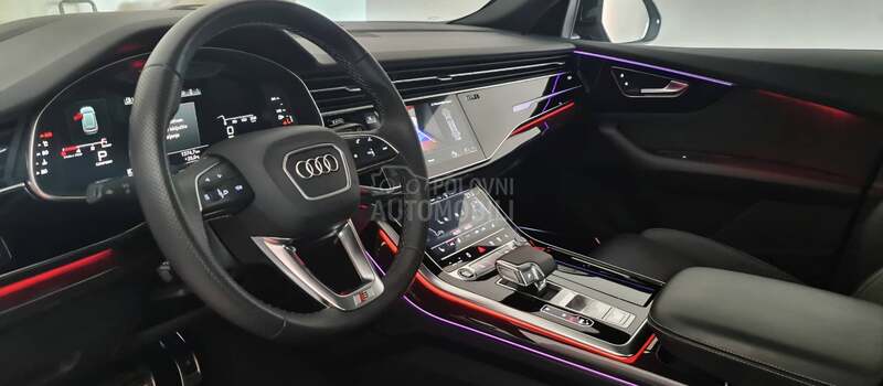 Audi Q8 s line