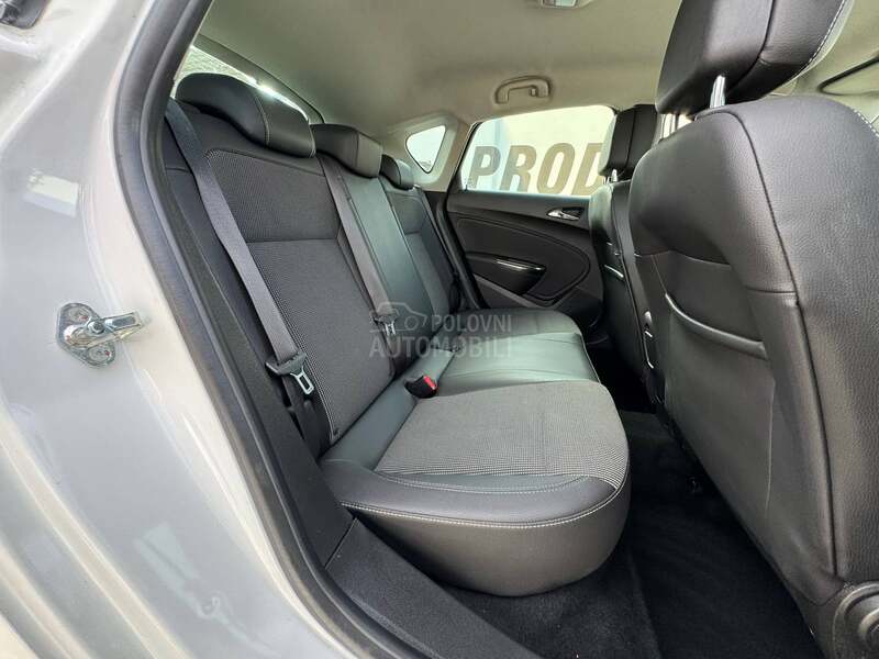 Opel Astra J 
