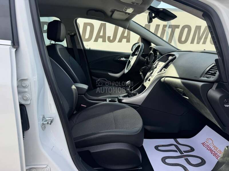 Opel Astra J 