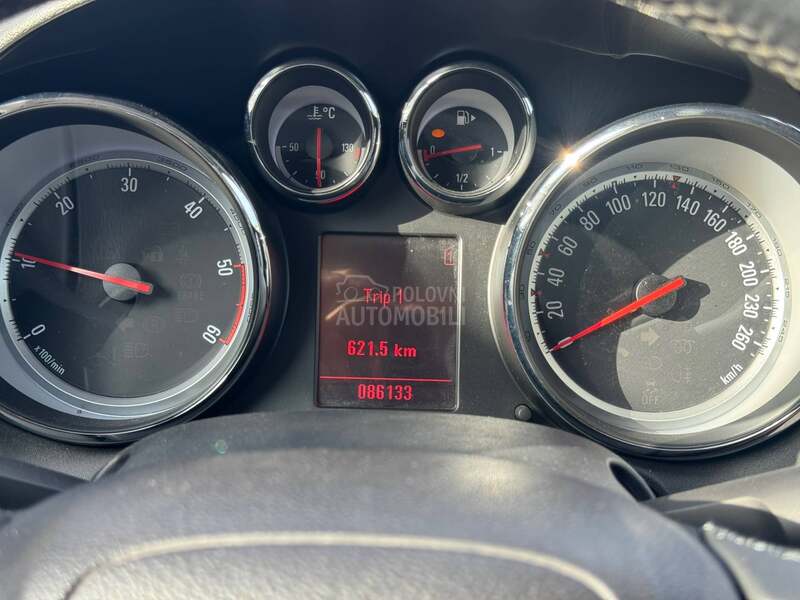 Opel Astra J 