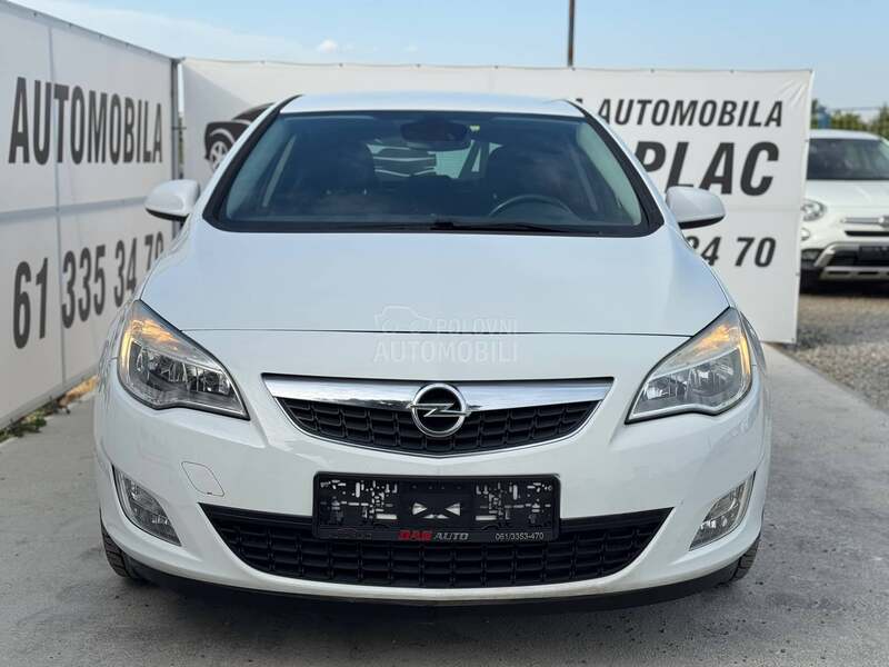 Opel Astra J 