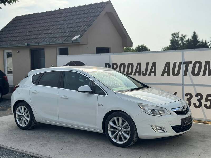 Opel Astra J 