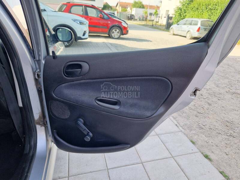 Peugeot 206 1.1