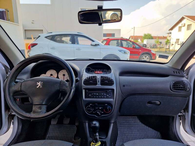Peugeot 206 1.1