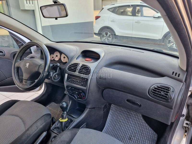 Peugeot 206 1.1