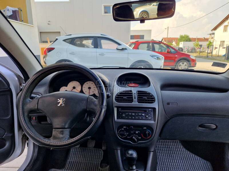 Peugeot 206 1.1