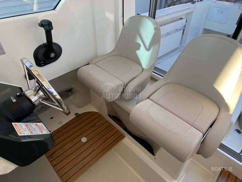 Quicksilver Arvor 690