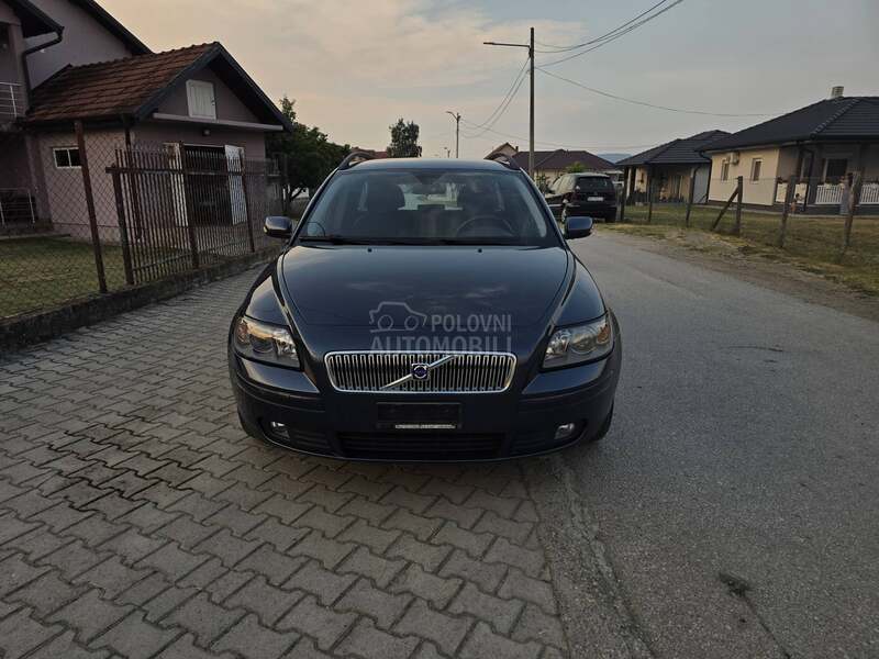 Volvo V50 