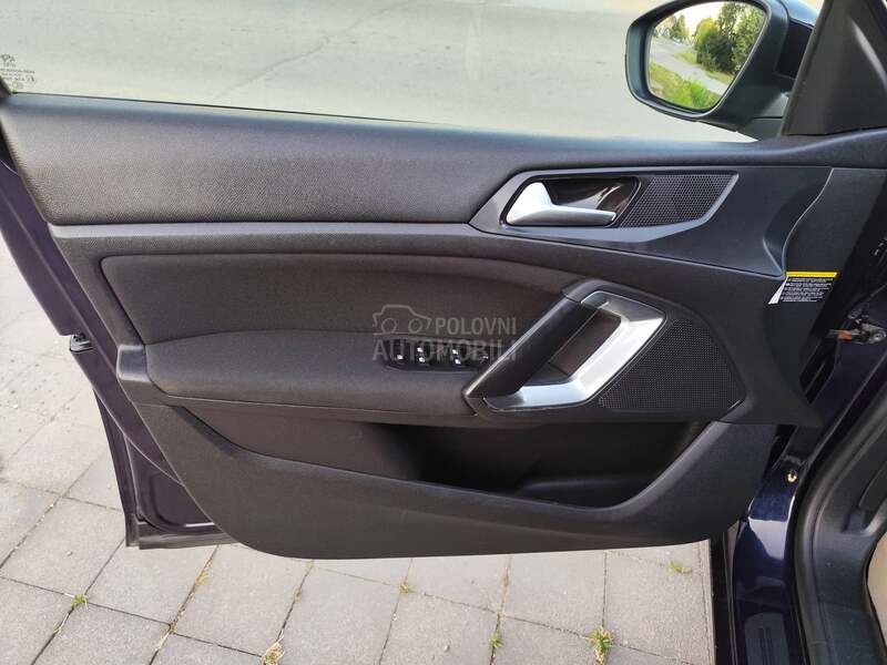 Peugeot 308 1.6HDI Allure /PANO/