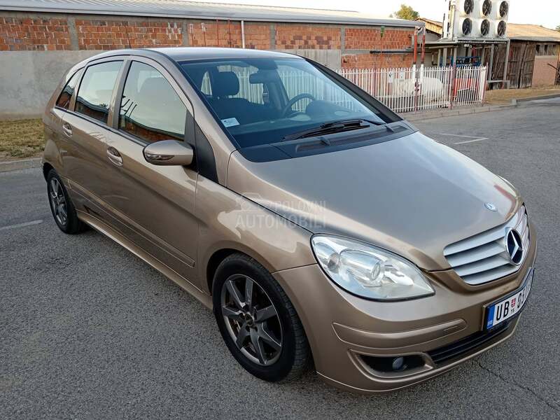 Mercedes Benz B 180 