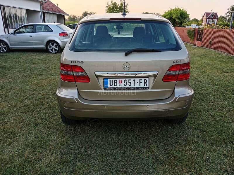 Mercedes Benz B 180 