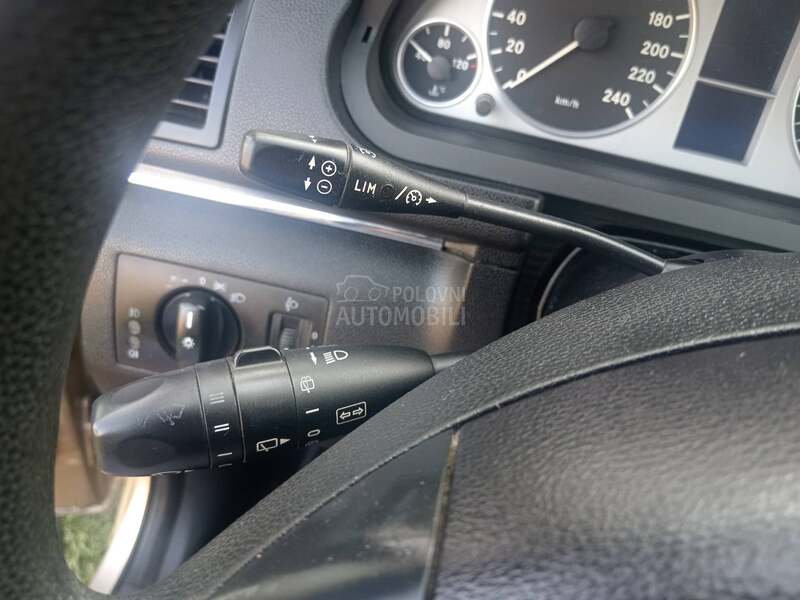 Mercedes Benz B 180 