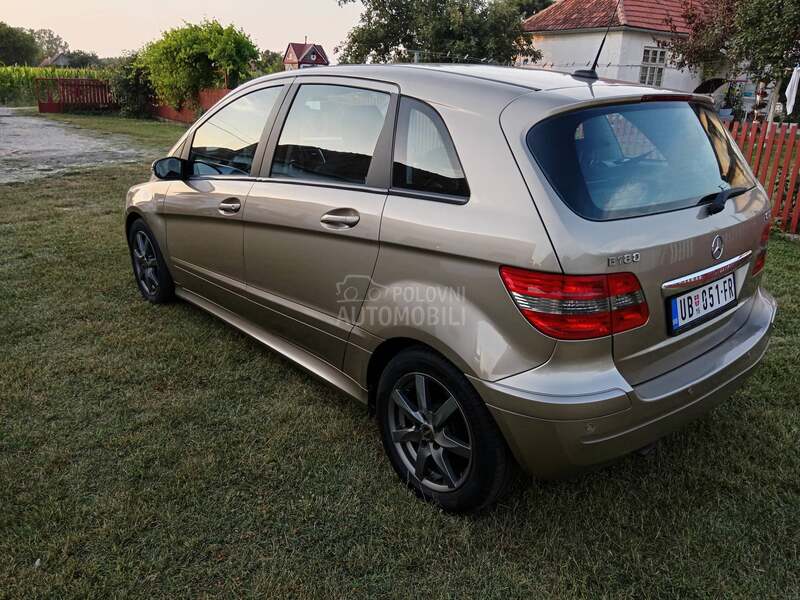 Mercedes Benz B 180 