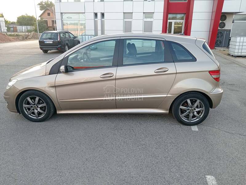 Mercedes Benz B 180 