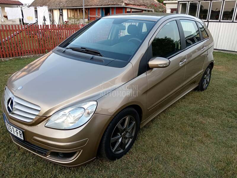 Mercedes Benz B 180 