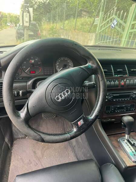 Audi S8 