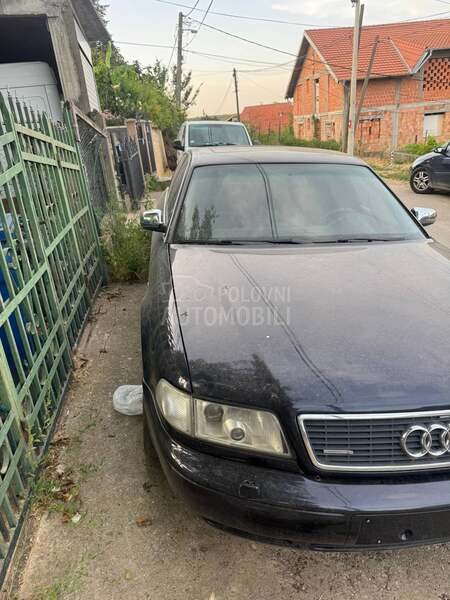 Audi S8 