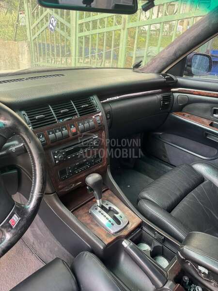Audi S8 