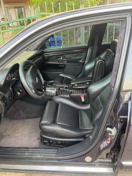 Audi S8 